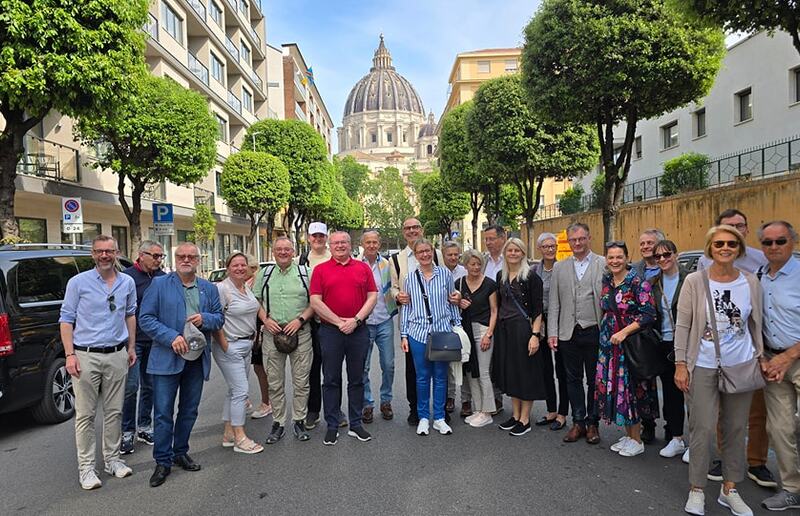 Die Teilnehmer:innen der Unternehmerwallfahrt in Rom.