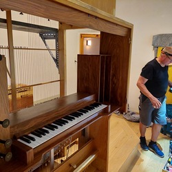 Unsere neue Orgel wird aufgebaut. 