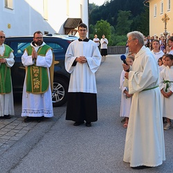 Der Obmann des PGR Franz Ließ begrüßt Bischof Wilhelm