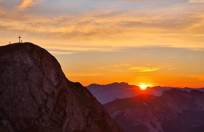 Die Realität besteht nicht nur aus Sonnenuntergängen - auf einer Berghütte wartet auch viel Arbeit.