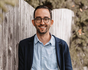 Matthias Prumofsky ist Vater von zwei Kindern sowie Volkschullehrer und Schulleiter in Lebring.