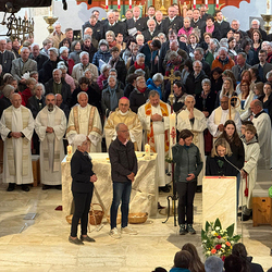 10 Pfarren machen eine Wallfahrt nach Mariapfarr im Lungau.