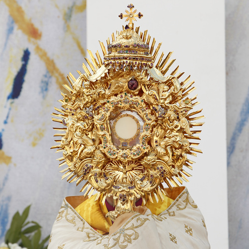 Die Monstranz, welche während der Fronleichnamsprozession durch die Straßen getragen wird.