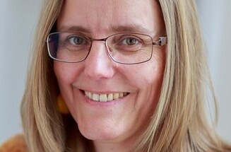 Birgit Diestler ist Krankenhaus-Seelsorgerin und Integrative Gestalttherapeutin in Ausbildung unter Supervision.