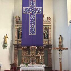 Pfarre Leutschach an der Weinstraße - Gemeinschaft und Hoffnung durch viele bunte Handabdrücke