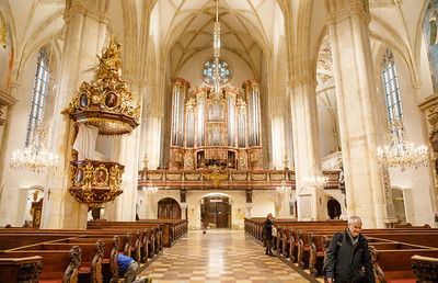 Kirchen wie der Grazer Dom sind Orte der Stillen, des Glaubens und der Kultur und sollten für alle frei zugänglich sein.