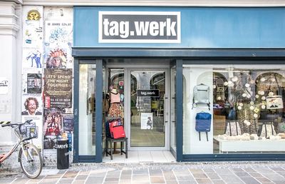 Design, Produktion und Verkauf sind die Arbeitsbereiche der jungen Menschen im tag.werk Geschäft in der Mariahilferstraße in Graz.
