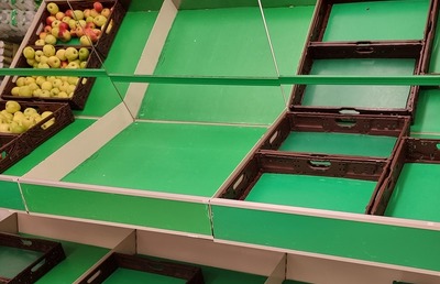 Die Regale im VinziMarkt sind leer - Sachspenden werden dringend benötigt.