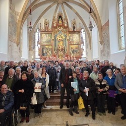 10 Pfarren machen eine Wallfahrt nach Mariapfarr im Lungau.