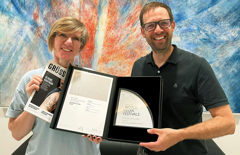 Intermedia-Globe in Silber / Katholische Kirche Steiermark Katrin Leinfellner und Helmut Schmidt vom steirischen Redaktionsteam freuen sich über die Anerkennung.