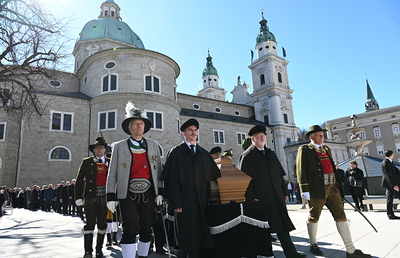 1.500 Trauergäste gaben dem Alterzbischof in Salzburg das letzte Geleit.