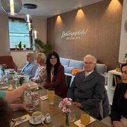 Austausch mit den Mesner:innen im 'Lieblingsplatz´l' in Lassing