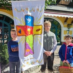 Fahne, gestaltet von den Erstkommunionkindern