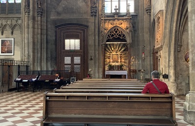Nach und nach sollen die Kirchen  - wie hier der Stephansdom - wieder voller werden.