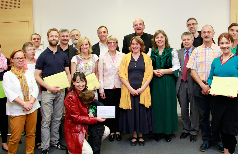 Die Gewinner und die Überreichenden der Aktion Autofasten / Foto: Gsellmann, Diözese Graz-Seckau