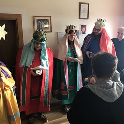 Bischof Wilhelm Krautwaschl begleitete die Sternsinger in Nestelbach.