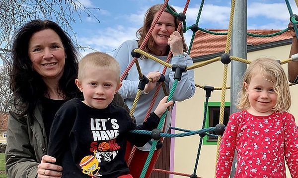 Foto: privat Elisabeth Ginthör-Kalcsics und Yvonne Höfele kümmern sich mit viel Engagement um 'ihre' Kinder.