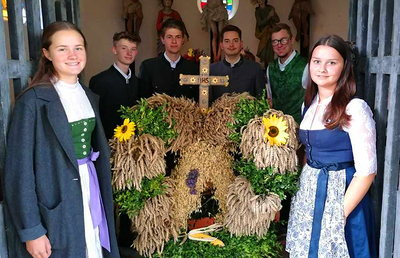 Seit dem 18. Jahrhundert gibt es Belege für das Brauchtum der Erntekrone.