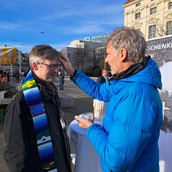 Aschenkreuz am Bauernmarkt Kaiser-Josef-Platz