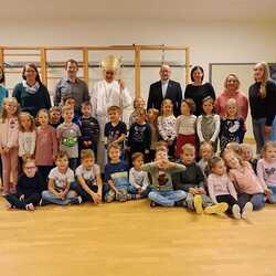 Besuch der Volksschule und des Kindergartens in Schäffern.