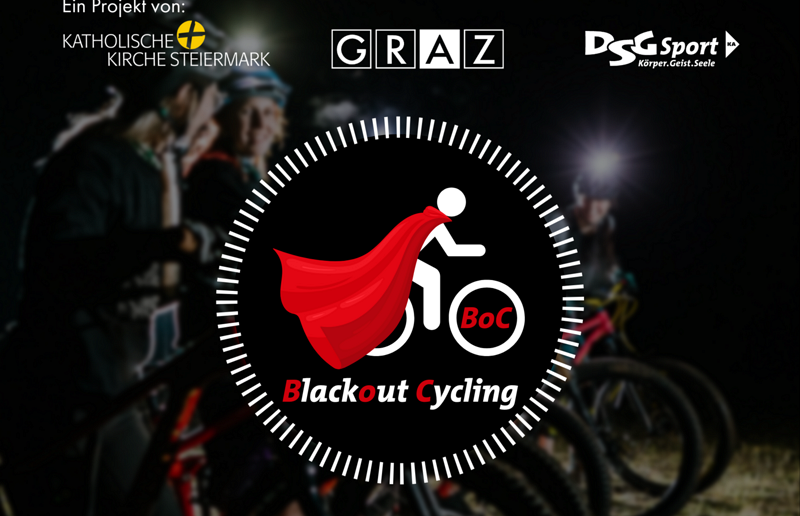 DSG Held:innen ohne Cape, aber mit Fahrrad. Blackout Cycling möchte für den Ernstfall gerüstet sein.