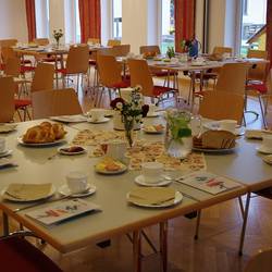 Start mit einem gemeinsamen Frühstück