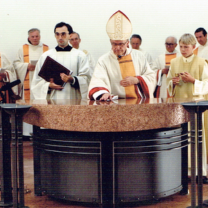 1988: Altarweihe in St. Margarethen