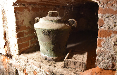 In der Gruft unter der Franz-Xaver-Kapelle wurde eine Urne gefunden.