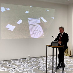 Er?ffnung des Spiegelgitterhauses Gleisdorf (Sammlung Wolf) durch B?rgermeister Christoph Stark, Landeshauptmann Christopher Drexler und Di?zesanbischof Wilhelm Krautwaschl.Laudatio: Walter Pr?gger,Einf?hrung in die Ausstellung 'WENDEZEITEN/ZEITENW