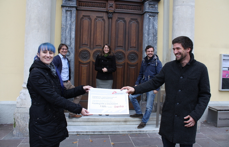 Die OrganisatorInnen präsentieren stolz das Ergebnis. V.l.n.r. Melanie Gröbl, Reinhold Zarfl, Stephanie Schebesch, Dominik Knes, Jakob Buchgraber