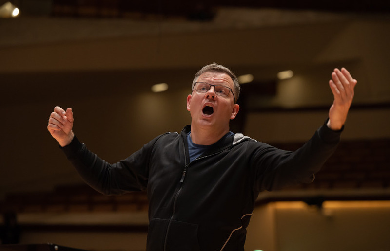 Der lettische Komponist Ēriks Ešenvalds ist Mittelpunkt des Galakonzert „Passion & Resurrection“ im Stefaniensaal