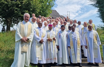 Ein Highlight des Internationalen Bischofstreffens - eine gemeinsame Wallfahrt nach Maria Helfbrunn.