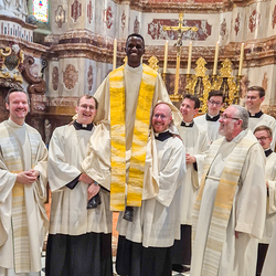 Elijah Kwizera wurde am 28. Juni 2026 zum Preister geweiht.