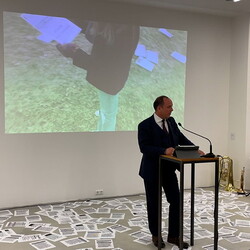 Er?ffnung des Spiegelgitterhauses Gleisdorf (Sammlung Wolf) durch B?rgermeister Christoph Stark, Landeshauptmann Christopher Drexler und Di?zesanbischof Wilhelm Krautwaschl.Laudatio: Walter Pr?gger,Einf?hrung in die Ausstellung 'WENDEZEITEN/ZEITENW