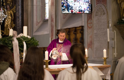 Die Live-Übertragungen der Hl. Messe aus der Stadtpfarrkirche Hartberg mit Pfarrer Josef Reisenhofer sind für viele Menschen eine gute Möglichkeit, Gottesdienste mitzufeiern.