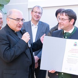 Gerd Neuhold, Sonntagsblatt