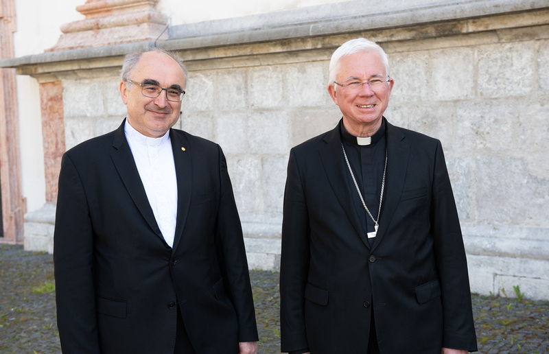 Foto_Kuss_Mariazell, JOSEF KUSS Erzbischof Franz Lackner und Diözesanbischof Wilhelm Krautwaschl sind auf Solidaritätsbesuch bei der ukrainisch-katholischen Kirche.