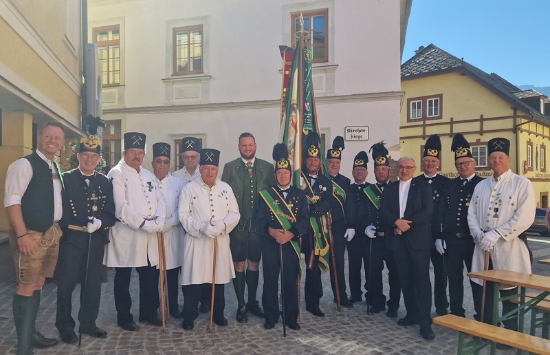 Knappschaften der 'Steirischen Eisenstraße' / Krautwaschl Bei der 'steirischen Roas' waren auch die verschiedenen Knappenvereine rund um Eisenerz dabei