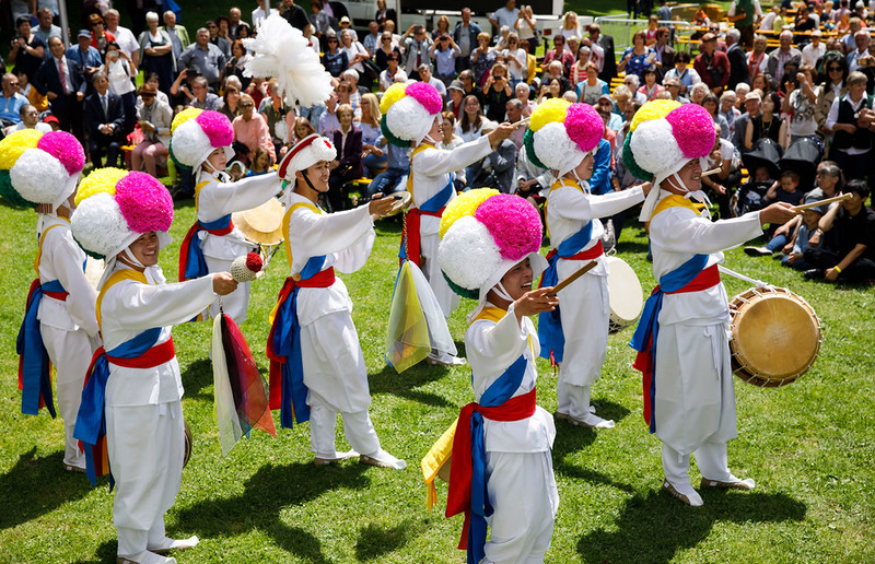 SONNTAGSBLATT Beim 800-Jahr-Jubiläum der Diözese Graz-Seckau tanzte eine koreanische Fokloregruppe zu traditionellen Klängen.