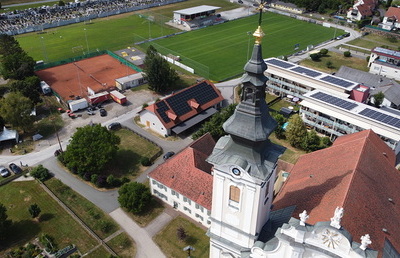 Kirchen und andere denkmalgeschützte Gebäude werden in der Steiermark saniert. Oft wird gleich auf Sonnenstrom gesetzt.