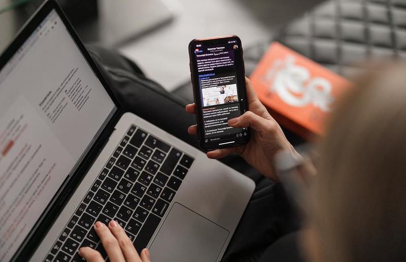 Maxim Ilyahov, Unsplash Der Papst warnt vor dem 'Abrutschen in die Oberflächlichkeit'.