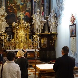 Bei einer Kirchenführung standen biblische Darstellungen im Mittelpunkt.            