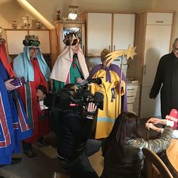 Bischof Wilhelm Krautwaschl begleitete die Sternsinger in Nestelbach.