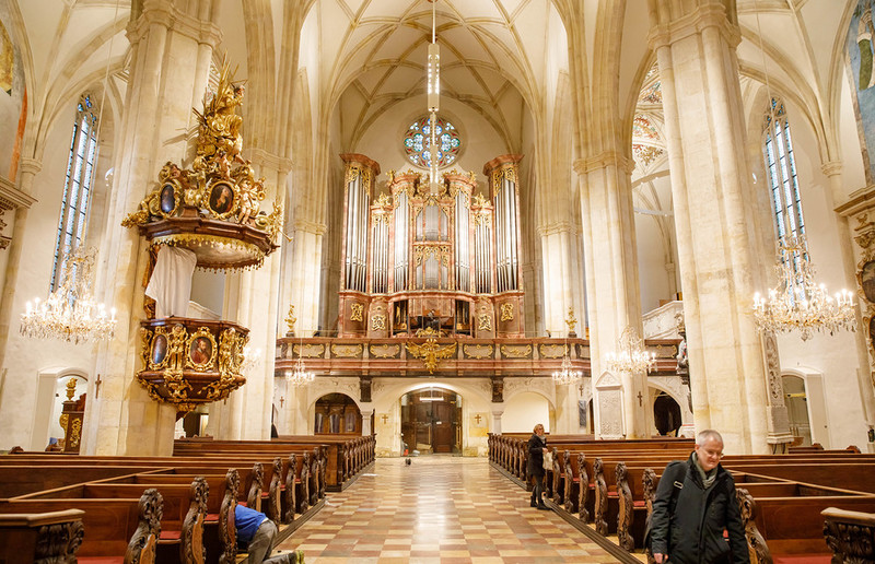 SONNTAGSBLATT, Gerd Neuhold Kirchen wie der Grazer Dom sind Orte der Stillen, des Glaubens und der Kultur und sollten für alle frei zugänglich sein.