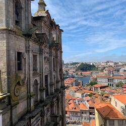 [TAG 2] Porto  Nach einer ersten erholsamen Nacht zu Fußen des atlantischen Ozeans ging es heute in die zweitgrößte Stadt Portugals namens Porto. 