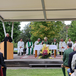 Festmesse beim Familienzeltfest der Lebenswelten Steiermark bei den Barmherzigen Brüdern mit Bischof Wilhelm Krautwaschl