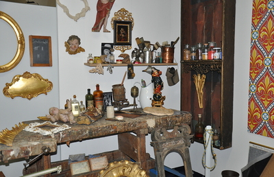 Wissenswertes über das Handwerk der  Vergolder und Staffierer wird in dieser speziellen  Ausstellung sehr anschaulich gezeigt.
