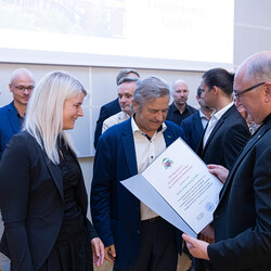 Gerd Neuhold, Sonntagsblatt