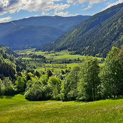 10 Pfarren machen eine Wallfahrt nach Mariapfarr im Lungau.