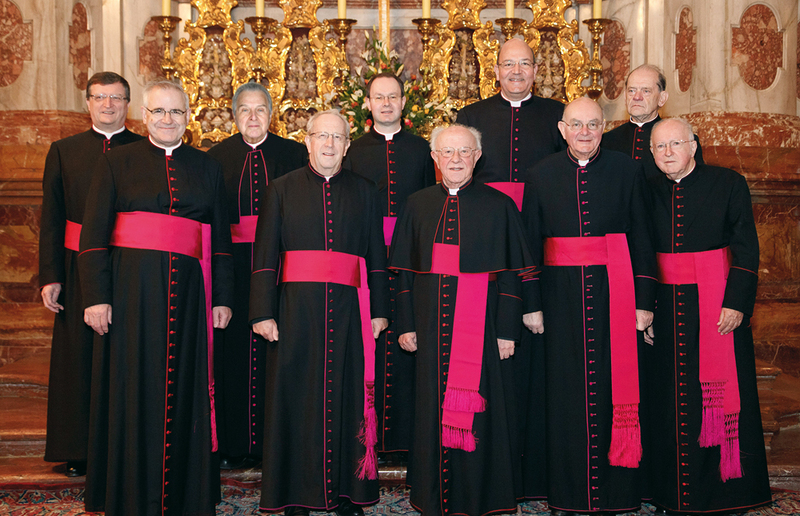 v.l.n.r.: Mag. Franz Neumüller, Diözesanvisitator - Dr. Heinrich Schnuderl, Generalvikar - Dr. Willibald Rodler, Provisor von Kaindorf und Ebersdorf - Mag. Helmut Burkard, Domdechant, em. Generalvikar - Mag. Franz Josef Rauch, Regens des Priestersemi